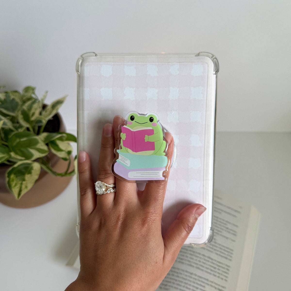 Reading Frog Kindle Grip,Mag-safe Bookish E-Reader Accessory