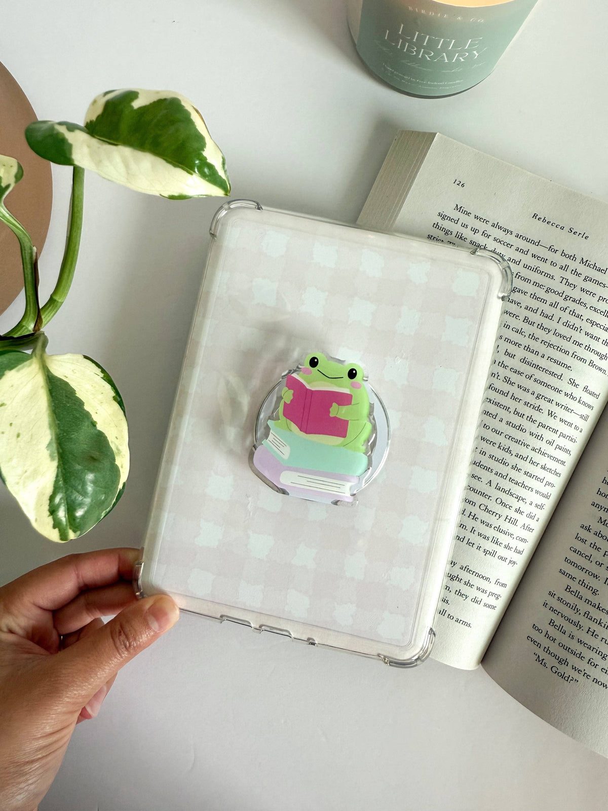 Reading Frog Kindle Grip,Mag-safe Bookish E-Reader Accessory